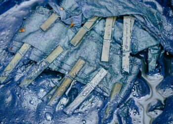 acid wash jeans outfit