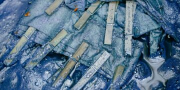 acid wash jeans outfit