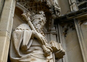 Aleister King street style