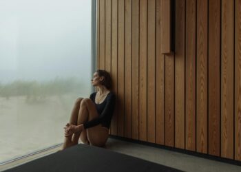 black panelled hoodie street style