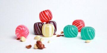 Candy Tall Signature T Shirt outfit