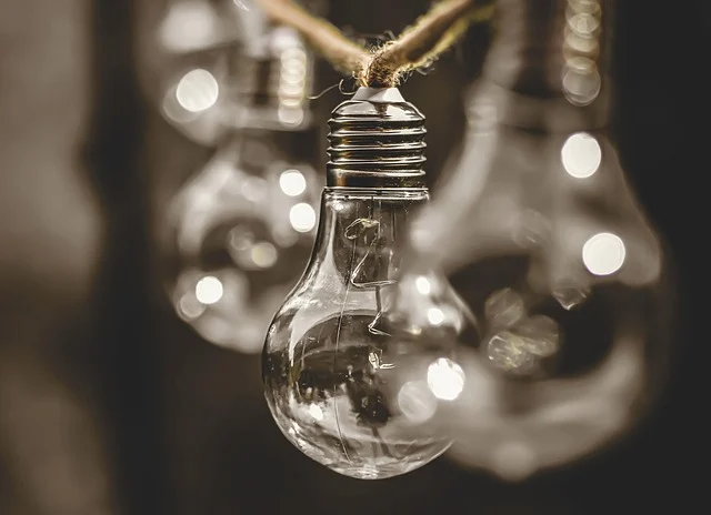 Hanging light bulbs on a rope string