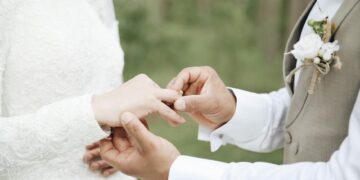 couple exchanging wedding rings