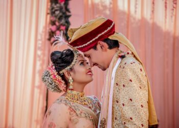 couple wedding rings hands