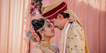 couple wedding rings hands