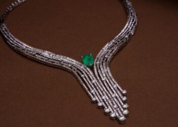 emerald tall signature tee folded