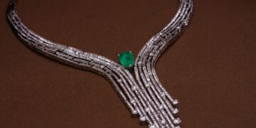 emerald tall signature tee folded