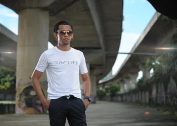 Kanji Oversized T Shirt: Style & Comfort