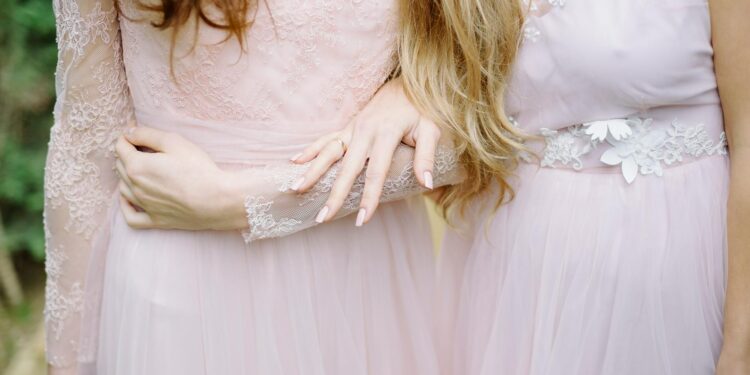 maid of honor giving speech