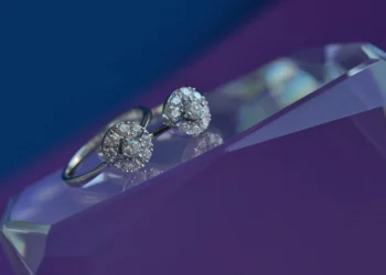Moissanite vs Cubic Zirconia: The Real Sparkle