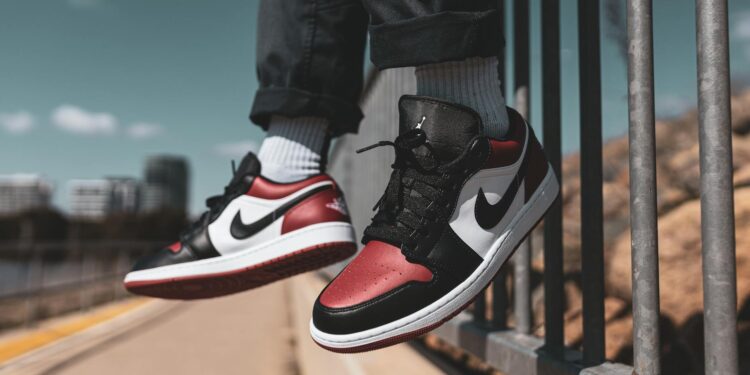 Air Jordan 4 Bred