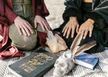 Astrology and Gemstones: Connecting Zodiac Signs to Crystals