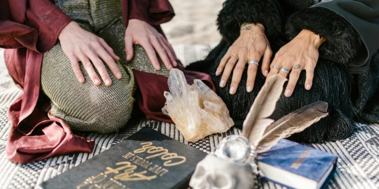 Astrology and Gemstones: Connecting Zodiac Signs to Crystals