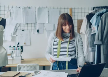How to Become a Fashion Editor: A 2026 Career Guide