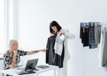 How to Become a Fashion Editor: A 2026 Career Guide
