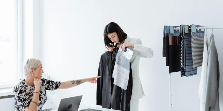 How to Become a Fashion Editor: A 2026 Career Guide