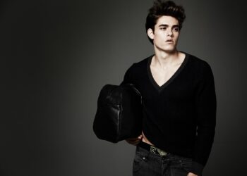 black baggy jeans outfit