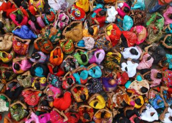 The Ultimate Guide to Building a Capsule Wardrobe for Women
