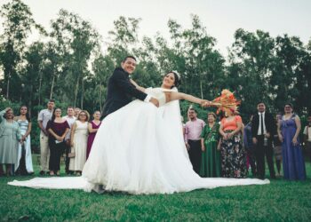 carhartt wedding guest outfit
