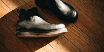 chelsea boots stretching