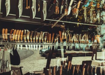 How to Choose Your First EDC Pocket Knife: A Beginner's Guide