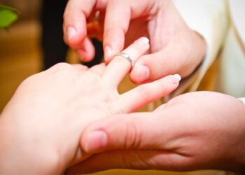 choosing engagement ring