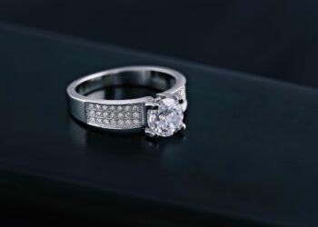 The Ultimate Guide to Choosing Engagement Ring Metals in 2026