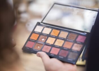 chrome nail powder application
