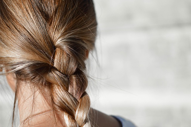 Close-up of hair cuticle structure showing smooth vs damaged cuticles (best keratin treatment at home kit)