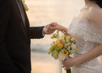 elegant long sleeve wedding dress