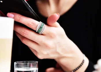 Emerald Cut vs. Princess Cut Rings: Which Geometric Gem