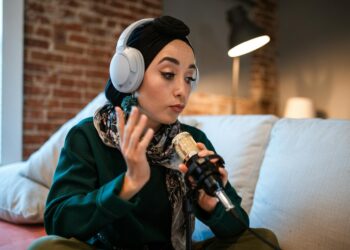 fashion podcast headphones