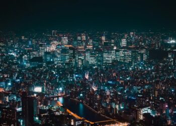 Global Street Style: A Look at Urban Fashion from Tokyo to London