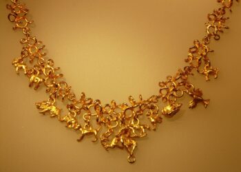 gold necklace women