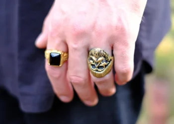 How to Jewelry Stack Like a Pro