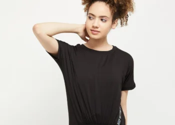 How to Style Oversized T-Shirts: Your Definitive Guide