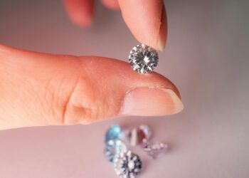 Lab-Created Diamonds vs. Natural Diamonds: A 2026 Comparison