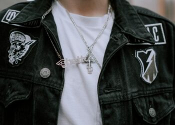 layered necklaces style