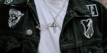 layered necklaces style