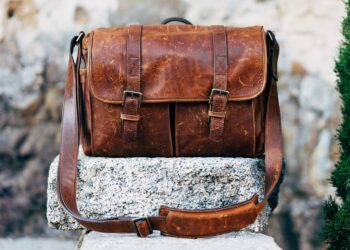 levis baby brooklyn knot bag styling