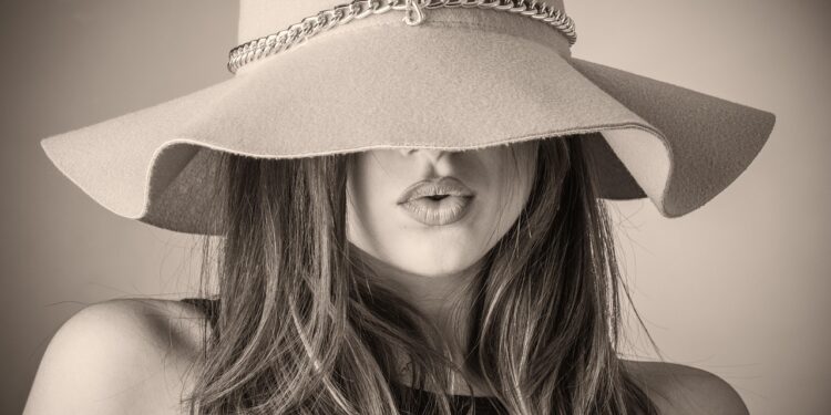 lip scrub application