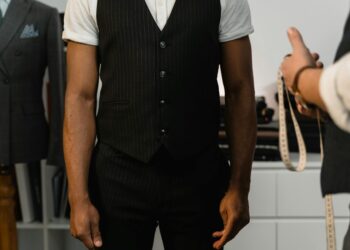 men wearing wide leg jeans