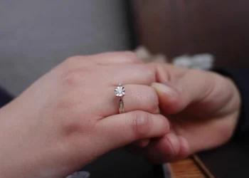 A Comprehensive Guide to Men's Engagement Rings in 2026