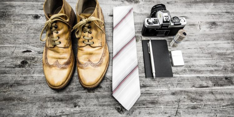 Men's Pendant Necklaces: Choosing the Right Style and Symbolism