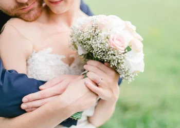 Men’s Wedding Bands: Style & Material Trends