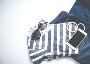 minimalist women's capsule wardrobe