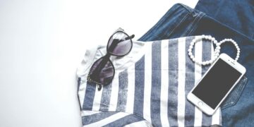 minimalist women's capsule wardrobe