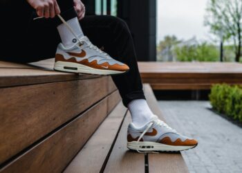 Nike Air Max 1 visible air