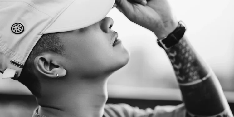 Noir 6 Panel Dad Cap: Elevating Your Streetwear Aesthetic