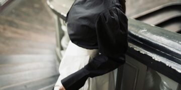 quiet luxury outfit example